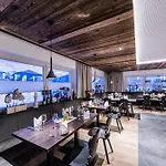 Bar & Restaurant جيرلوس