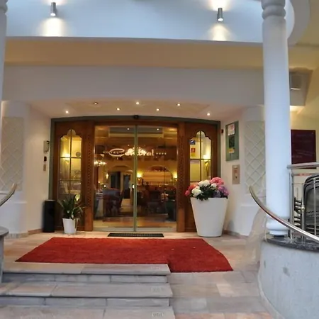 Bar & Restaurant Hotell 4*