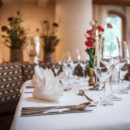 Hotel Bar & Restaurant