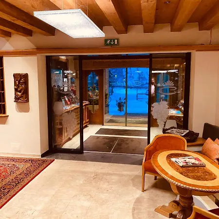 Bar & Restaurant Hotel