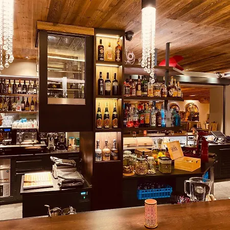 Hotel Bar & Restaurant