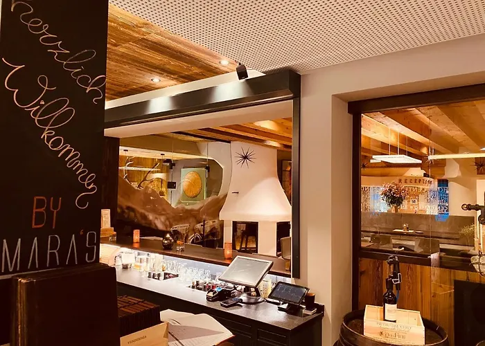 Hotel Bar & Restaurant