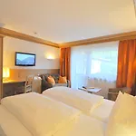 מלון Bar & Restaurant 4*