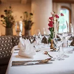 מלון Bar & Restaurant
