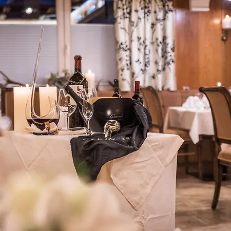 Hotel Central Bar & Restaurant