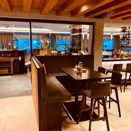 Hotel Central Bar & Restaurant 4*